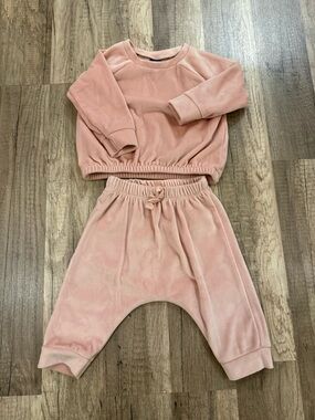 Bay Girls pink Velour sweatsuit size 3-6 months